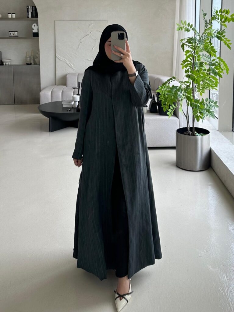 عبايات ملونه